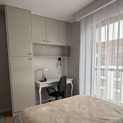 Alquiler de un elegante apartamento amueblado de 2 habitaciones, 45 m², Wola, Varsovia, Polonia